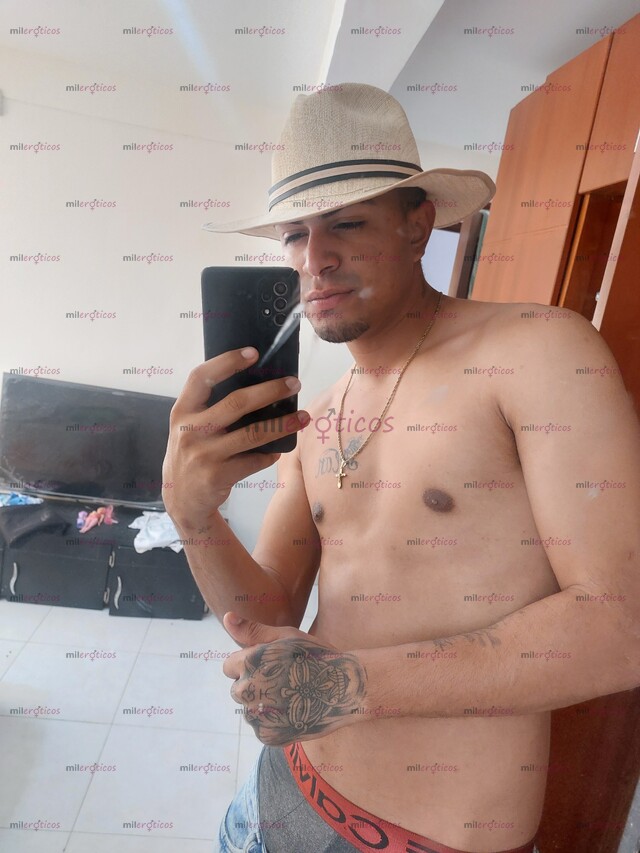 FOTOS DE CHICO BIEN DOTADO, ATREVIDO Y LISTO PARA HACERTE PERDER LA CABEZA!
