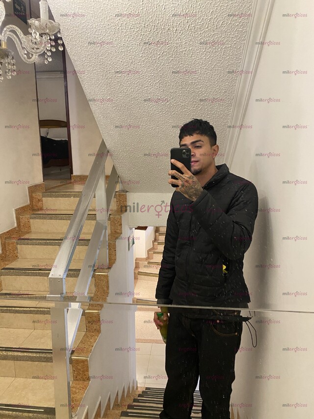 FOTOS DE CHICO BIEN DOTADO, ATREVIDO Y LISTO PARA HACERTE PERDER LA CABEZA!
