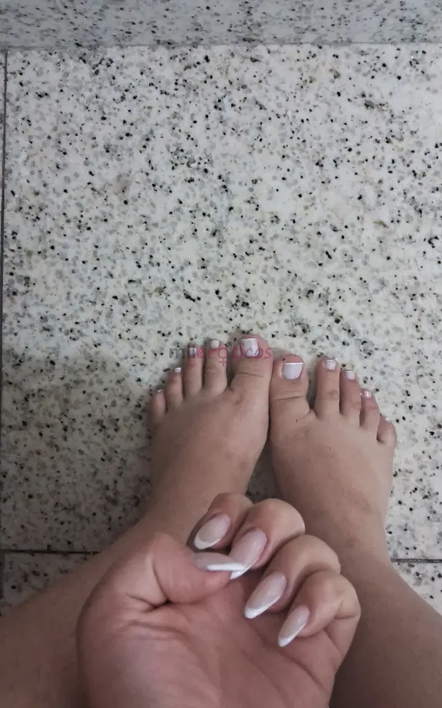 Ola sou amandinha uma carioca muito safada que adora se exibir na chamada de video para voce meu maior prazer e realizar o fetiche alheio vem me conta...