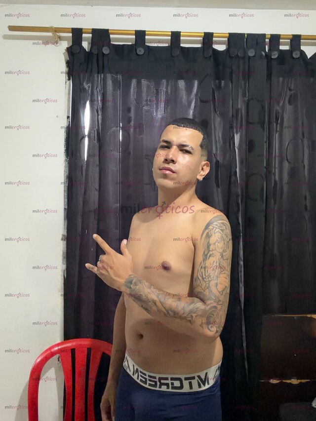 FOTOS DE DISFRUTE DE MACHO SOLO ACTIVO FULL ARRECHO CON BUENA VERGA Y BIEN DURA PA VOLIAR