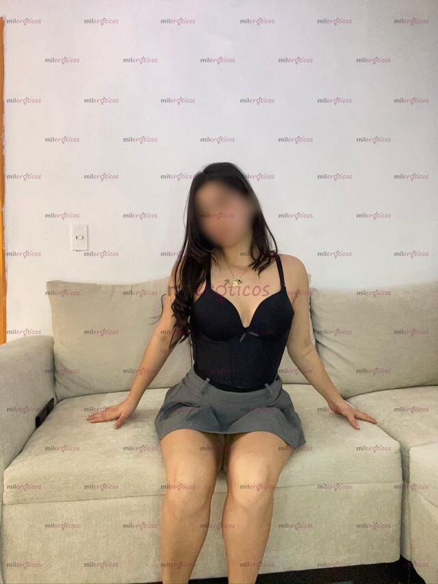 FOTOS DE ROXANA AÑOS NUEVA EN EL AMBIENTE ESCORT SOY UNA PETIT MUY LINDA Y BUENA ONDA