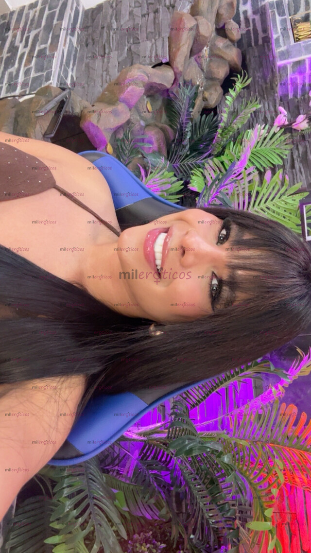 FOTOS DE VERSÁTIL 23 CM CHICA TRANS, DOTADA Y SEGURA DE SÍ MISMA UNA MUJER TRANS