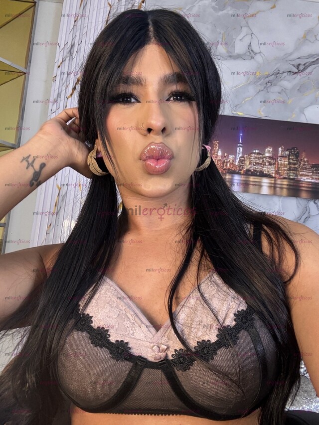 FOTOS DE VERSÁTIL 23 CM CHICA TRANS, DOTADA Y SEGURA DE SÍ MISMA UNA MUJER TRANS