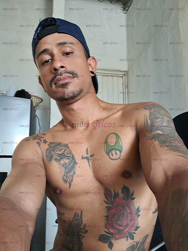 FOTOS DE MACHO HETEROSEXUAL DOTADO REY LECHERO ABRE CULOS