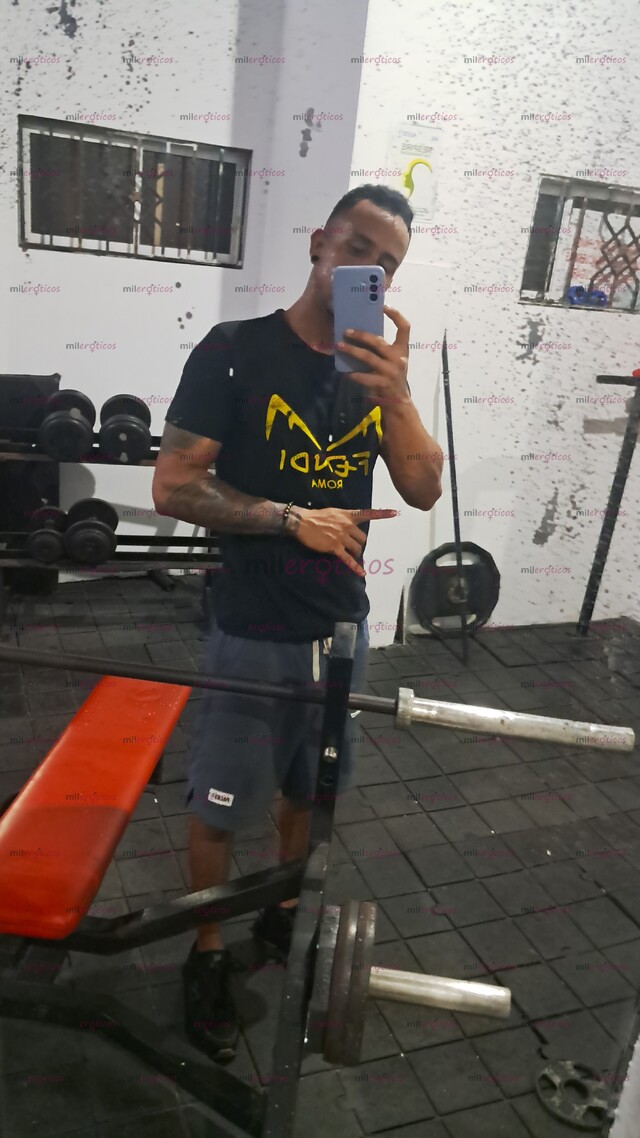 FOTOS DE MACHO HETEROSEXUAL DOTADO REY LECHERO ABRE CULOS