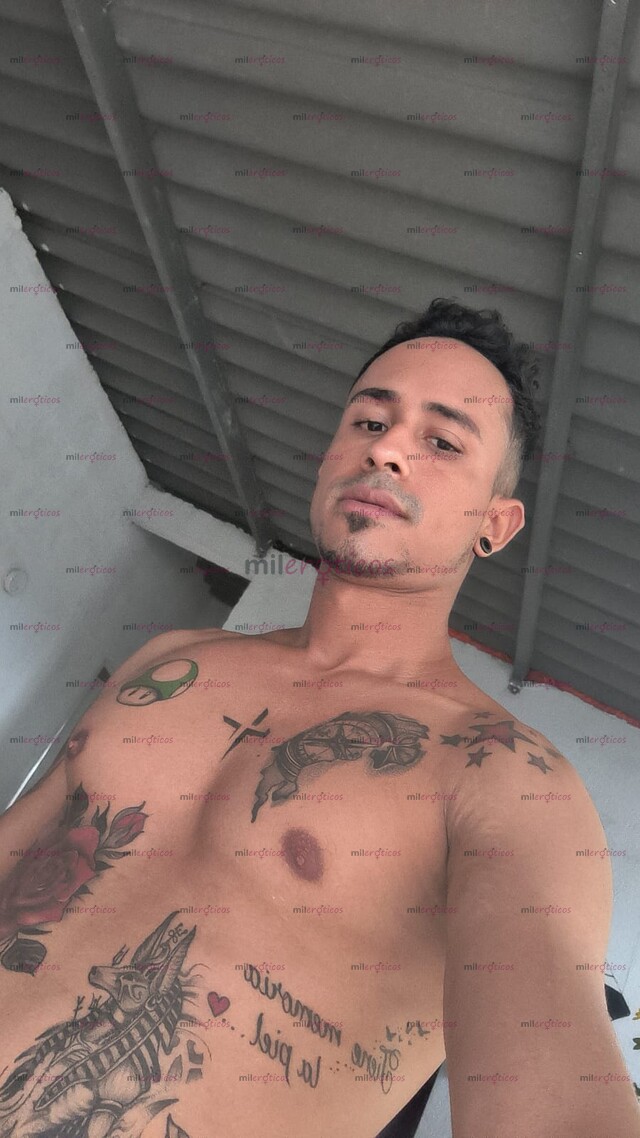 FOTOS DE MACHO HETEROSEXUAL DOTADO REY LECHERO ABRE CULOS