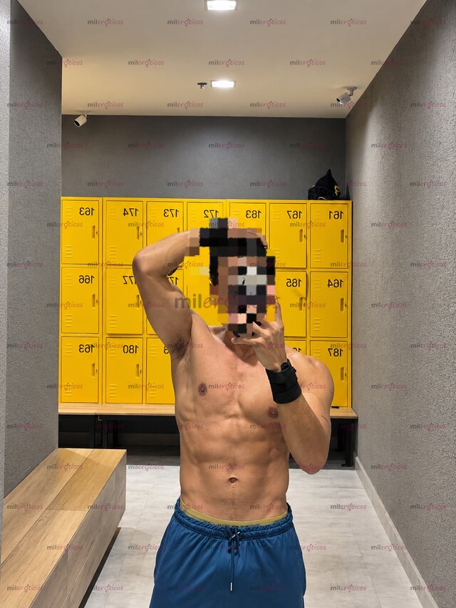 FOTOS DE JOVEN ATLÉTICO CON GANAS DE SER TU MEJOR COMPAÑIA Y DARTE SATISFACCIÓN BOTTOM