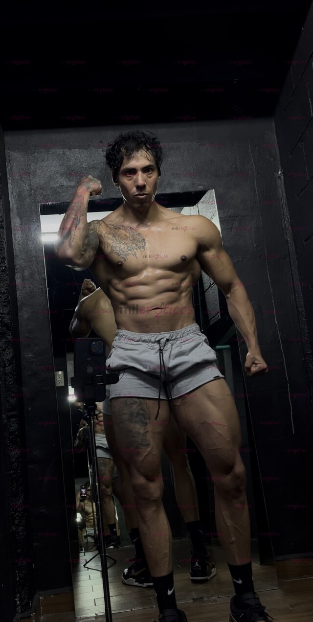 FOTOS DE GIGOLO TOTALMENTE VIP QUIERES ALGO FUERA DE LO COMÚN LLÁMAME