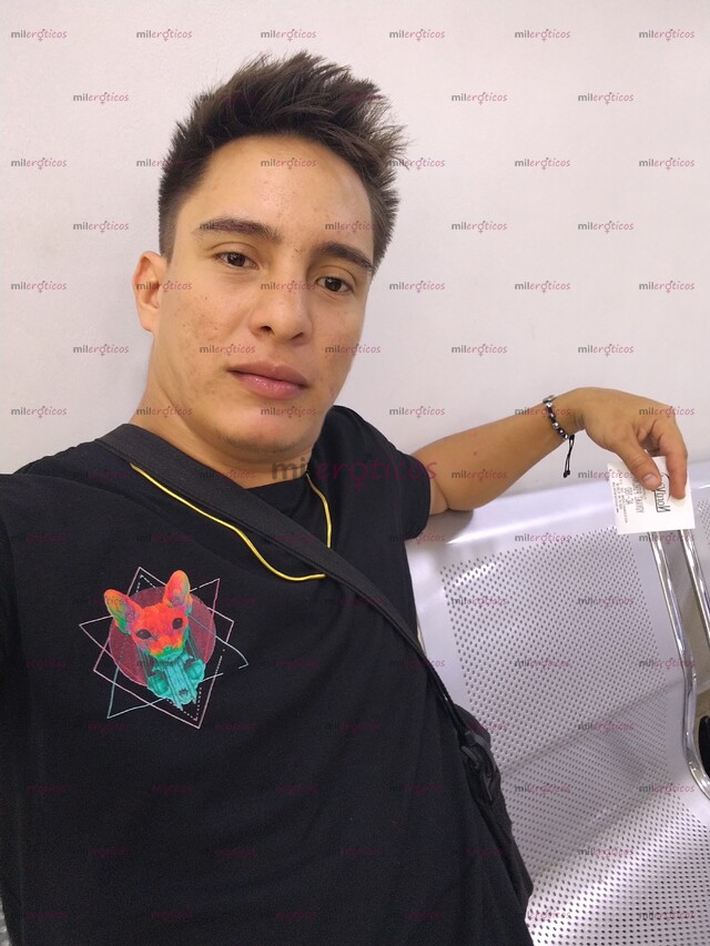 FOTOS DE HOLA SI COMPLEJOS SOY UN HOMBRE SEXY PARA PASARLA BIEN RICO