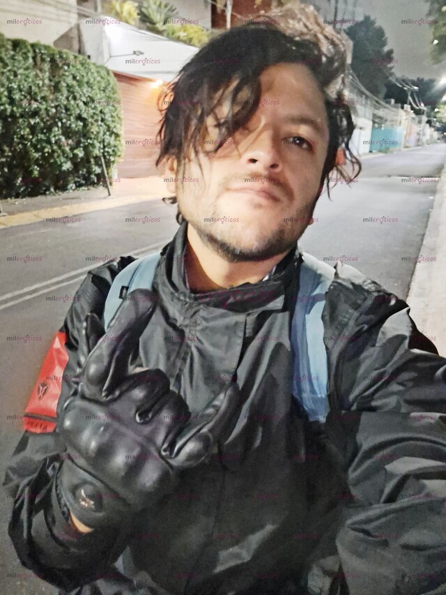 FOTOS DE HOMBRE MASAJISTA CON 18CM MUY COMPLACIENTE