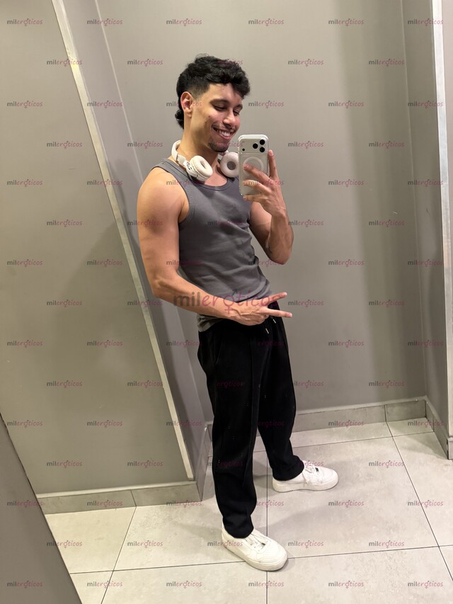 FOTOS DE DYLAN VENEZOLANO, CARAQUEÑO DE PASO ,COMPLACIENTE Y MUY CALIENTE