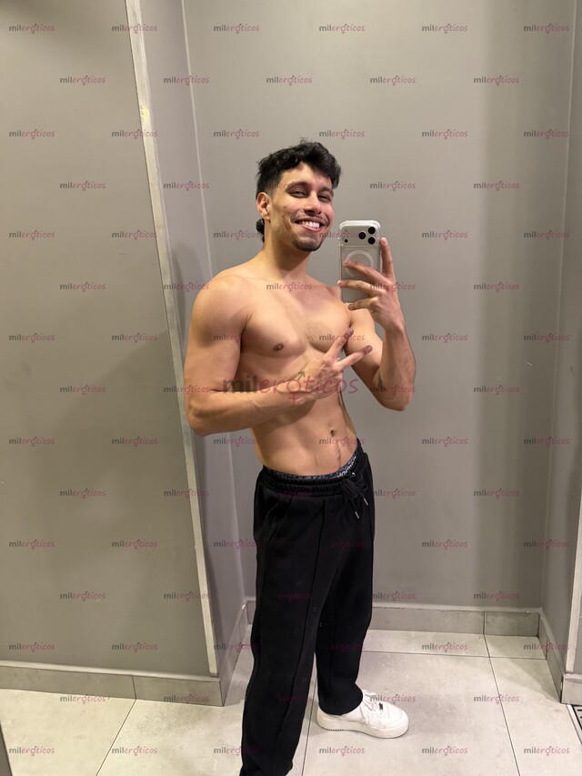 FOTOS DE DYLAN VENEZOLANO, CARAQUEÑO DE PASO ,COMPLACIENTE Y MUY CALIENTE