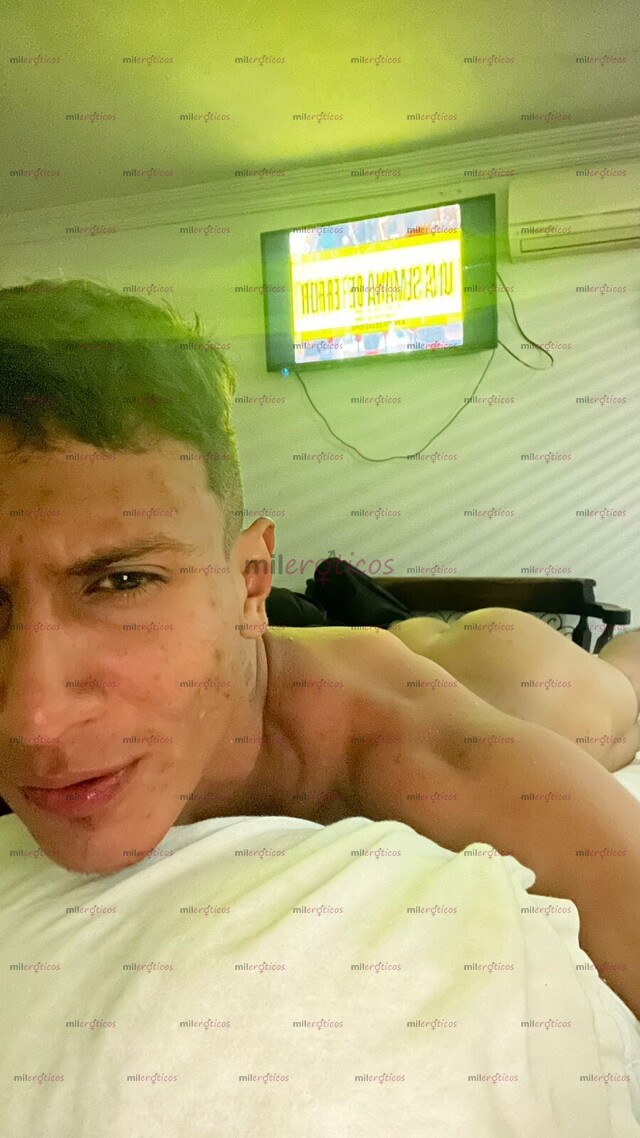 FOTOS DE FLACO DISPUESTO A COMPLACER TUS FETICHES Y FANTASIAS