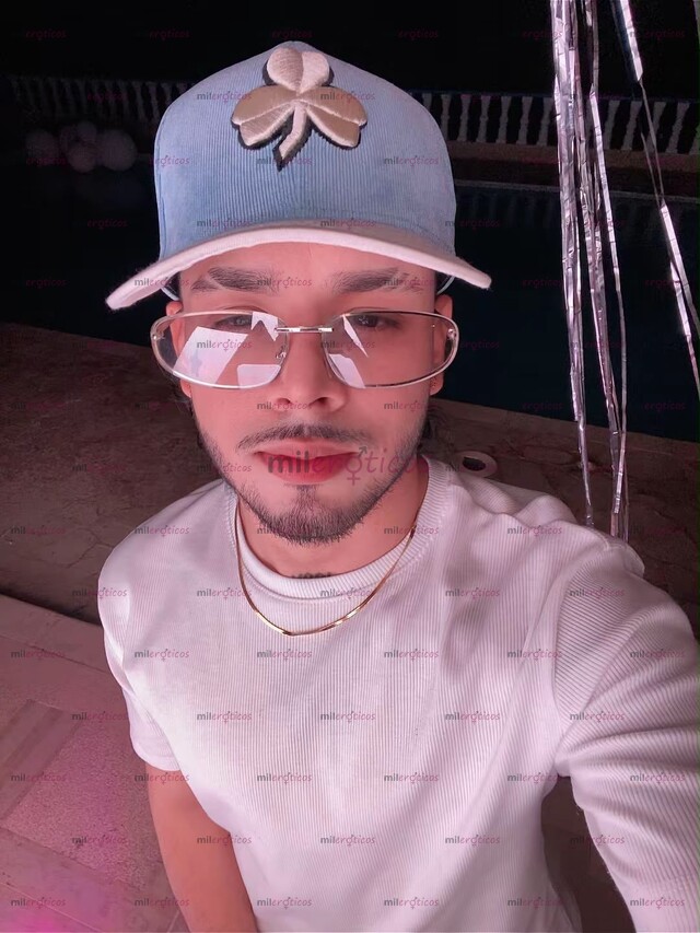 FOTOS DE JOVEN PAISA, TATUADO CON BARBA. DISPONIBLE A TODA HORA