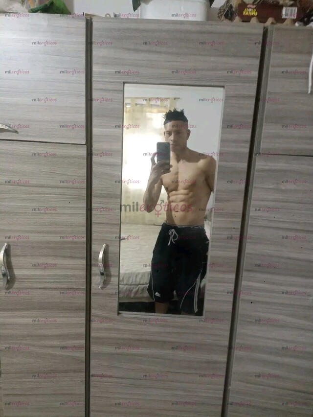 FOTOS DE ZILVER JOVEN CALISTENICO COMPLACIENTE EN BOGOTÁ