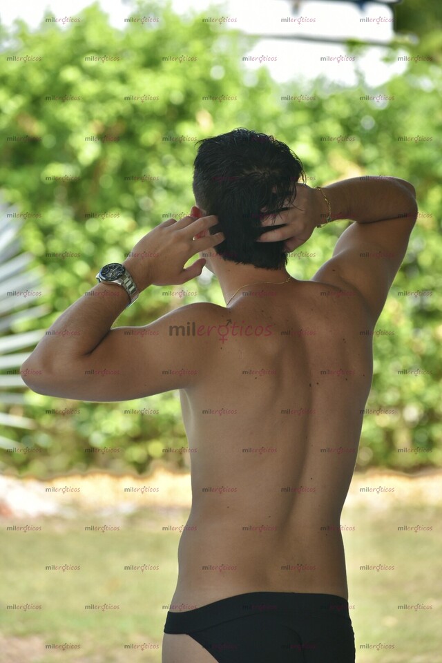 FOTOS DE JOVEN PASIVO COMPLACIENTE , CONVERSADOR Y EXTROVERTIDO