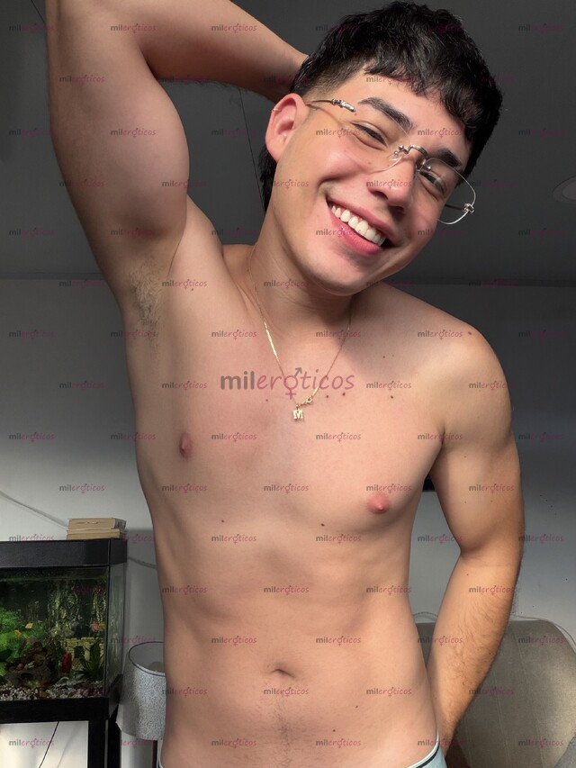 FOTOS DE JOVEN PASIVO COMPLACIENTE , CONVERSADOR Y EXTROVERTIDO