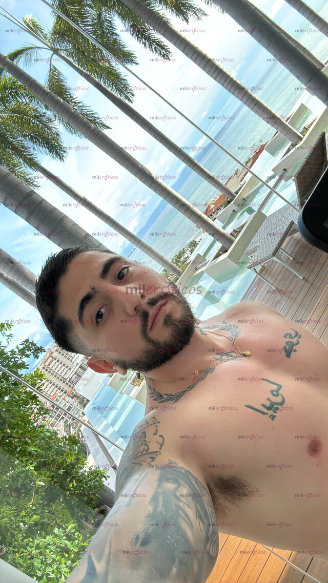 FOTOS DE MAN MASCULINO TATUADO Y COMPLACIENTE INTER PAS