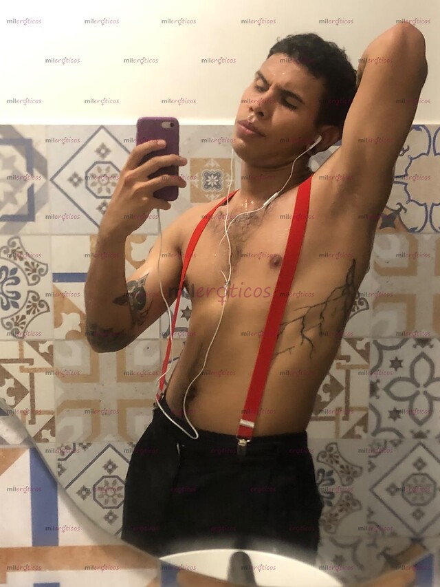 FOTOS DE MORENO DOTADO DE ALTO RENDIMIENTO CON BUENA PRESENCIA E HIGIENE