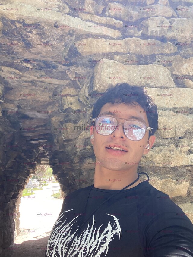 FOTOS DE CHILANGO GUAPO Y CALIENTE A LA PUERTA DE TU CASA O A LA MÍA