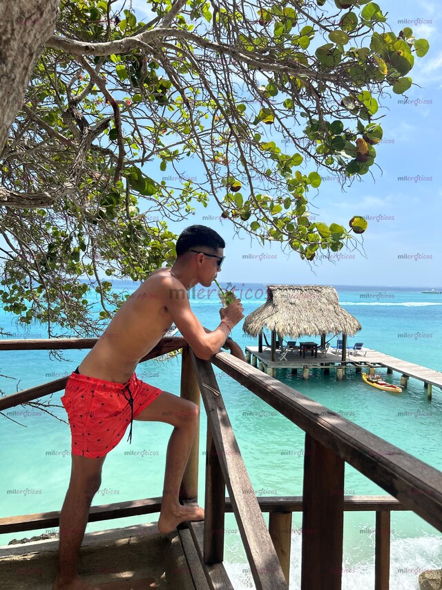 FOTOS DE 1.72 M DELGADO CARIÑOSO CARISMÁTICO FETICHISTA