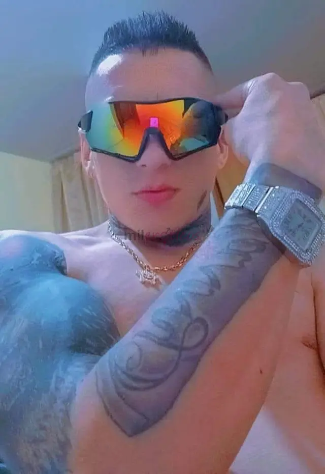 Chiico joven exclusivo colombiano amp tengo venta de contenido amp soy un hombre amable carinoso y muy atento perfecto para desconectar de la rutina y...