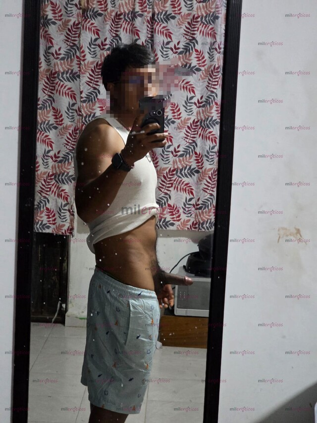 FOTOS DE HOMBRE JOVEN DE BUEN FÍSICO ATENTO CARIÑOSO Y COGELÓN