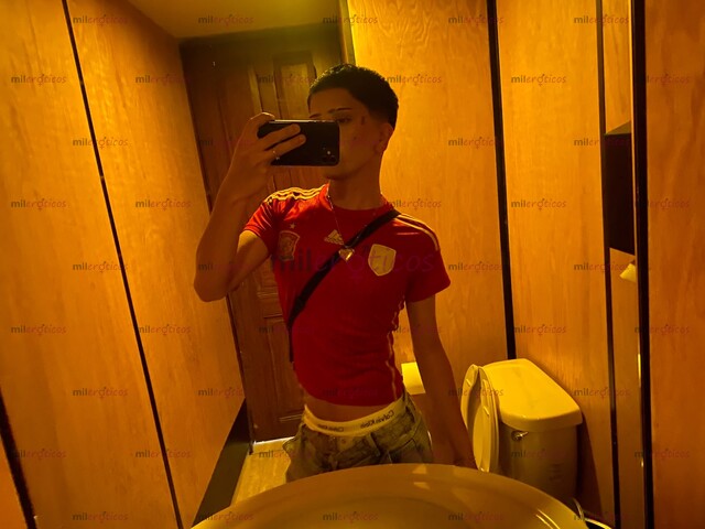 FOTOS DE TWINK JOVIAL CON GANAS DE UN VERDADERO MACHO