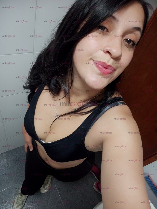 FOTOS DE ALTA FLACA PIEL BLANCA SUAVE LABIOS SUAVES ROJOS