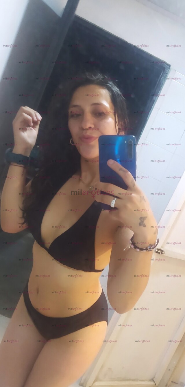 FOTOS DE ALTA FLACA PIEL BLANCA SUAVE LABIOS SUAVES ROJOS
