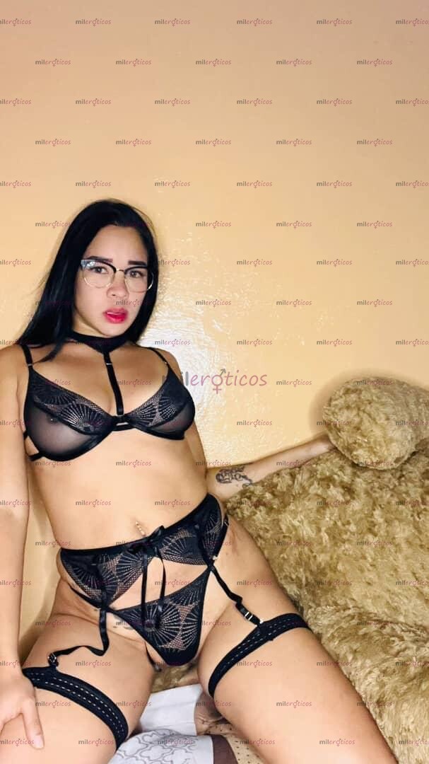 FOTOS DE HOLA SOY EXÓTICA, DE MIRADA FELINA Y SONRISA EXPLOSIVA. UNA DIOSA BLANQUITA