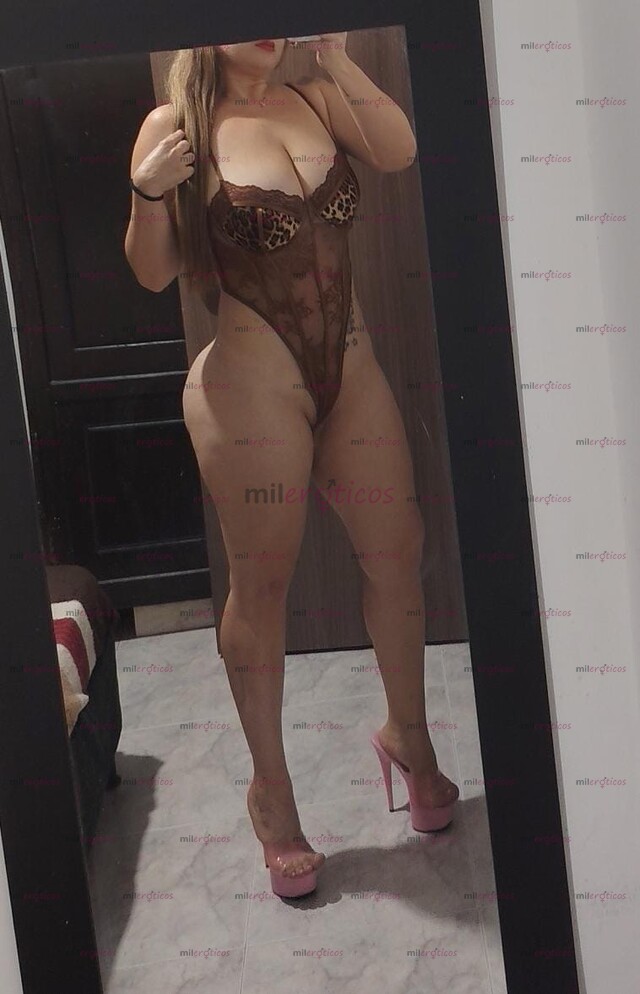 FOTOS DE DULCE RUBIA HERMOSA CON GANAS DE COMPLACERTE Y DARTE UN BUEN SEXO MIS AMORES