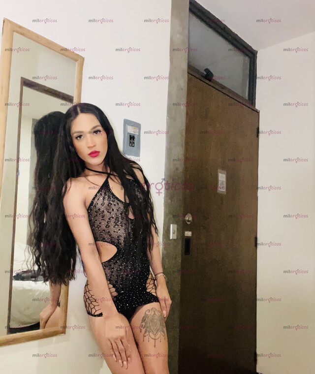 FOTOS DE NENA HERMOSA CON UNA RICA SORPRESA ENTRE LAS PIERNAS ,VE MIS VIDEOS