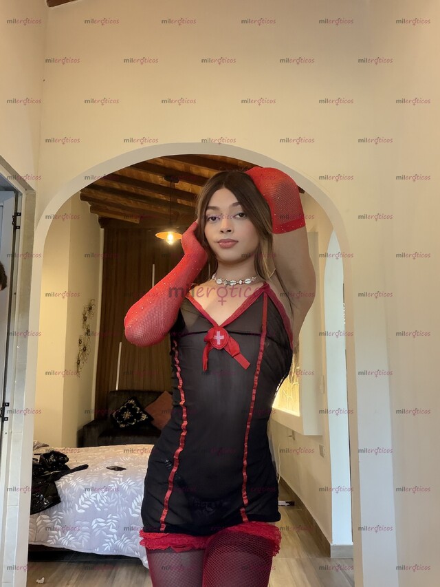 FOTOS DE UNA COMPAÑÍA DELICADA, COMPLACIENTE Y SUMISA, DONDE LA ELEGANCIA LO DICE TODO.