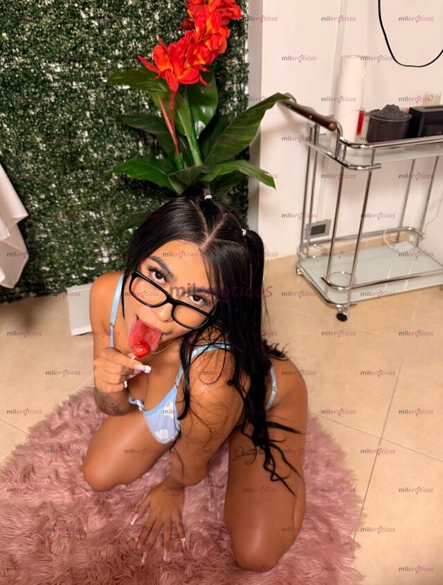 FOTOS DE MIA HERMOSA MORENITA TIERNA DE 18 AÑOS LISTA PARA SATISFACER TUS DESEOS