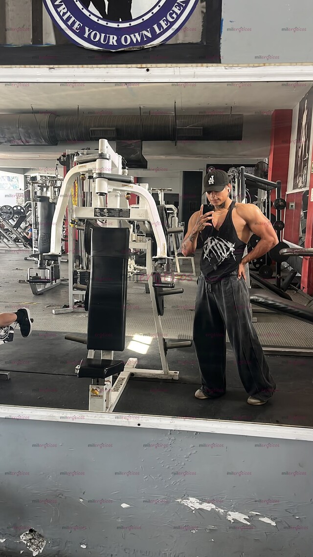 FOTOS DE VERGON VIP 20 CM REALES GUAPO ATLÉTICO Y LLENO DE LECHE PARA TI LLÁMAME