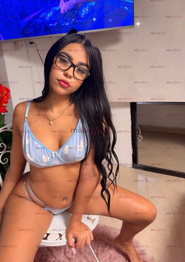 FOTOS DE MIA HERMOSA MORENITA TIERNA DE 18 AÑOS LISTA PARA SATISFACER TUS DESEOS