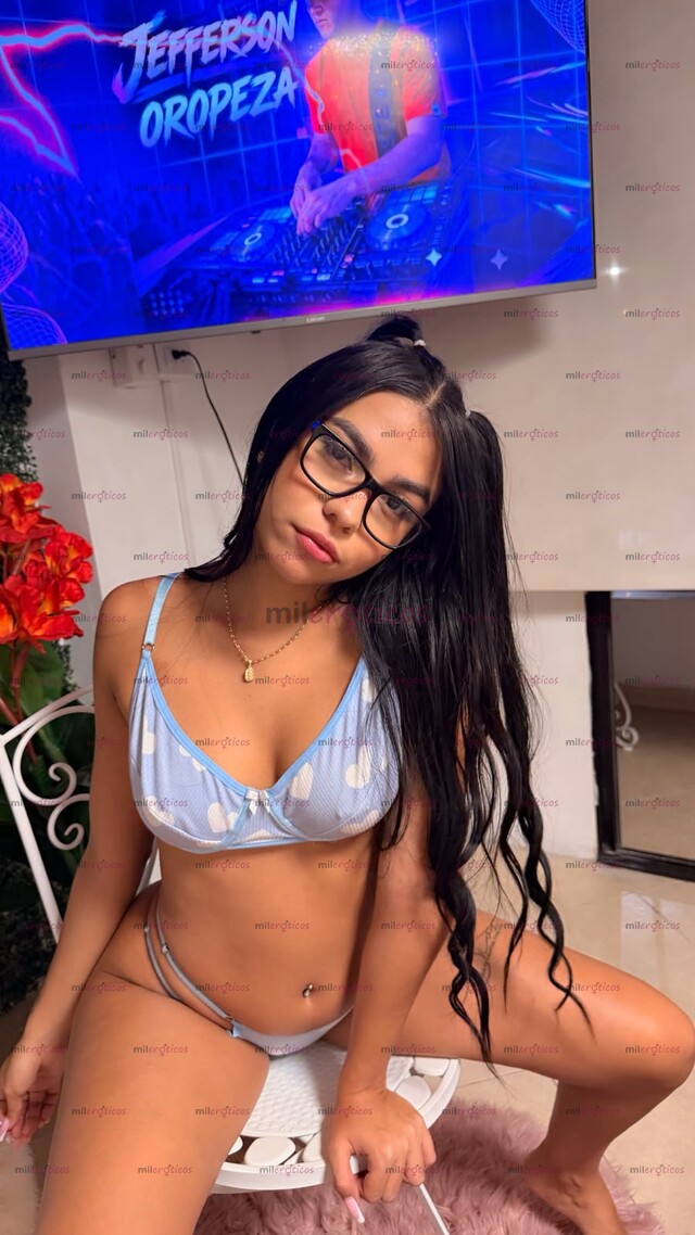 FOTOS DE MIA HERMOSA MORENITA TIERNA DE 18 AÑOS LISTA PARA SATISFACER TUS DESEOS