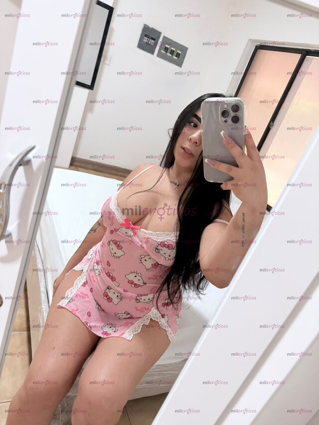 FOTOS DE BONITA CHICA UNIVERSITARIA CON ROSTRO DIVINO Y UNAS CURVAS DE INFARTO