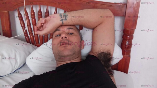 FOTOS DE QUIERES VER COMO SALE LECHE DE MI VERGOTA TE GUSTA VER???? COMO SALE A CHORROS