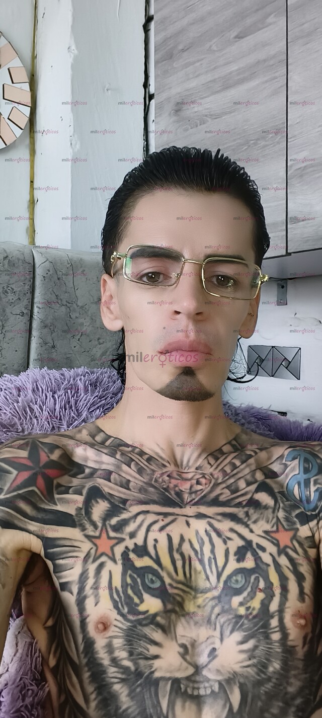 FOTOS DE FLACO BLANCO TATUADO VERGON MORBOSO CON SITIO