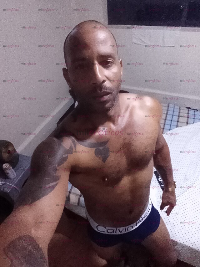 FOTOS DE AFRO CUBANO CON UN PINGON DE 22 CENTÍMETRO PARA ROMPER CULO.Y DAR RICO PLACER