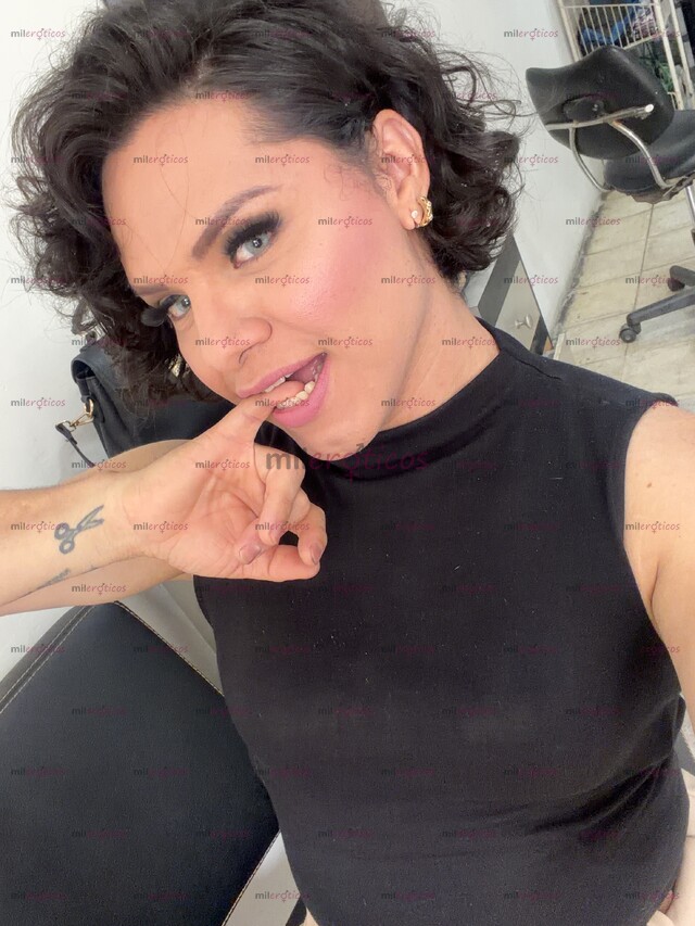 FOTOS DE LINDA Y HERMOSA TRANNY ELEGANTE Y MUY CACHONDA