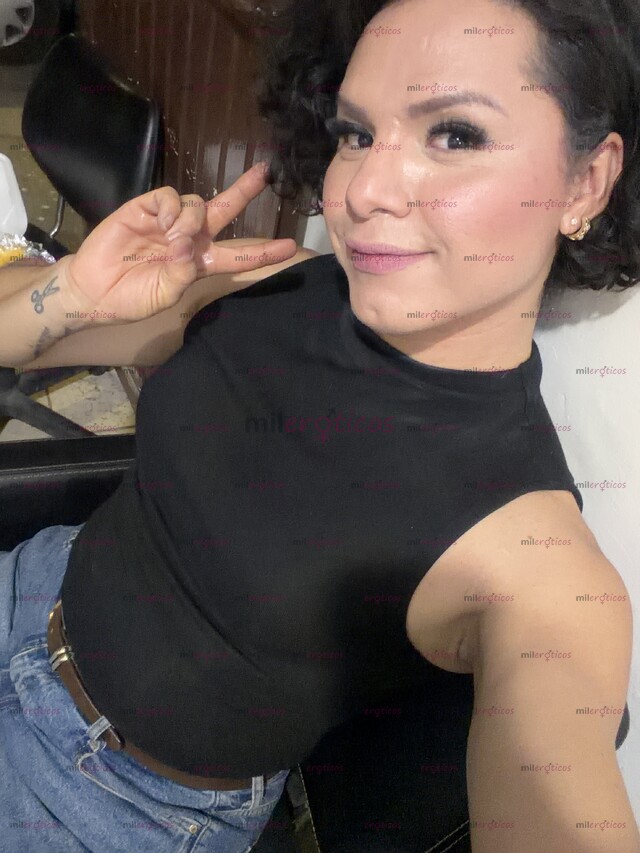 FOTOS DE LINDA Y HERMOSA TRANNY ELEGANTE Y MUY CACHONDA