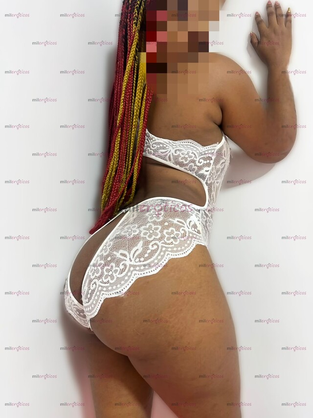 FOTOS DE NEGRA EXOTICA , CON UN CULO DESLUMBRATE Y UN ENSALIVADO GENIAL , COMPLACIENTE