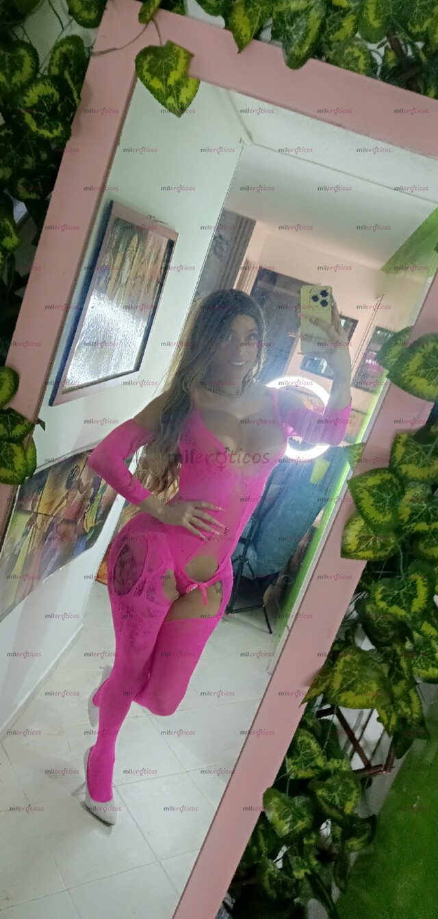 FOTOS DE DE VITRINA EXUBERANTE RECIÉN SALIDA DE LA FÁBRICA DE LAS MUÑECAS VALERY