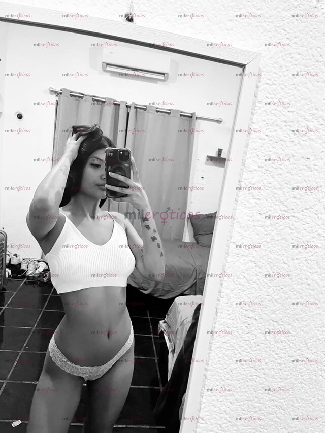 FOTOS DE COLOMBIANA DE 22 AÑOS DELGADA MORENA SUPER RICA Y SUPER NINFOMANA