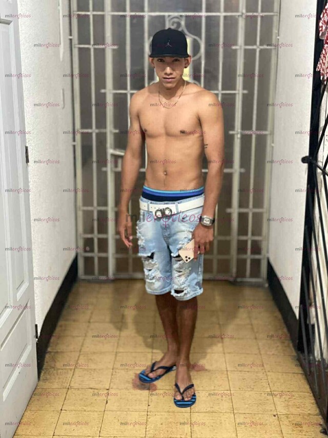 FOTOS DE JOVEN VENEZOLANO LECHERO 20 CM DE PLACER PARA HACERTE CORRER MUY RICO