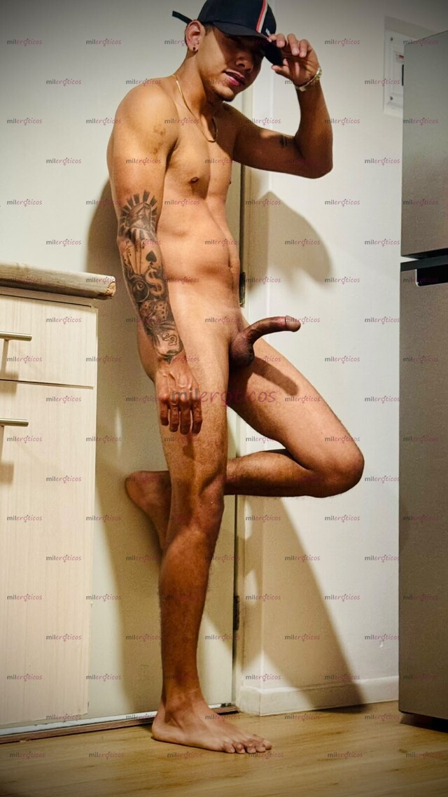 FOTOS DE JOVEN VENEZOLANO LECHERO 20 CM DE PLACER PARA HACERTE CORRER MUY RICO