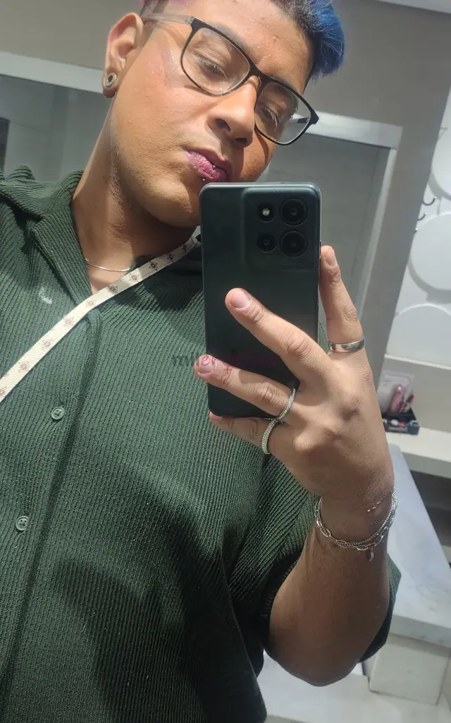 Ola sou theo blue e estou a sua disposicao adoro e sou adepto do bdsm spanking dominacao breath play bondage amo realizar fetiches e preliminares tenh...